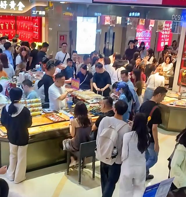金价下跌年轻人投资_中国纸金网黄金价格_年轻人抢购黄金