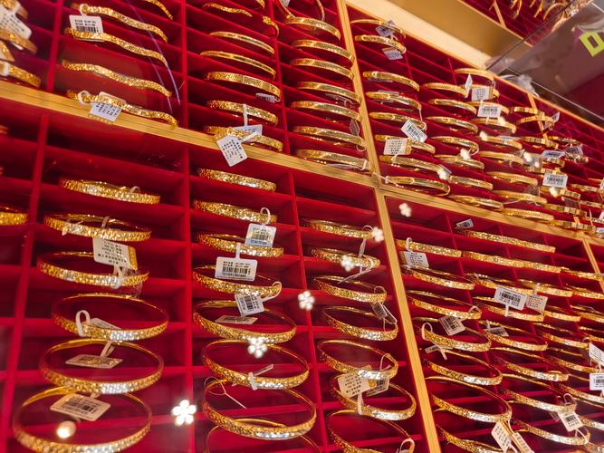 中国纸金网黄金价格_金价下跌年轻人投资_年轻人抢购黄金